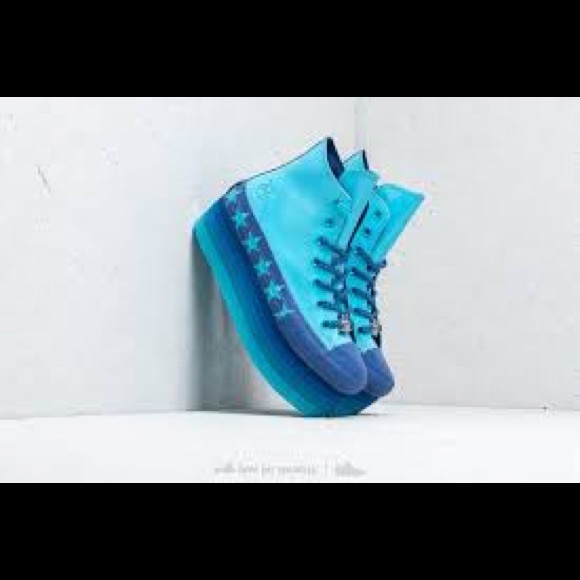 Brand new Miley syrus converse - Picture 2 of 3